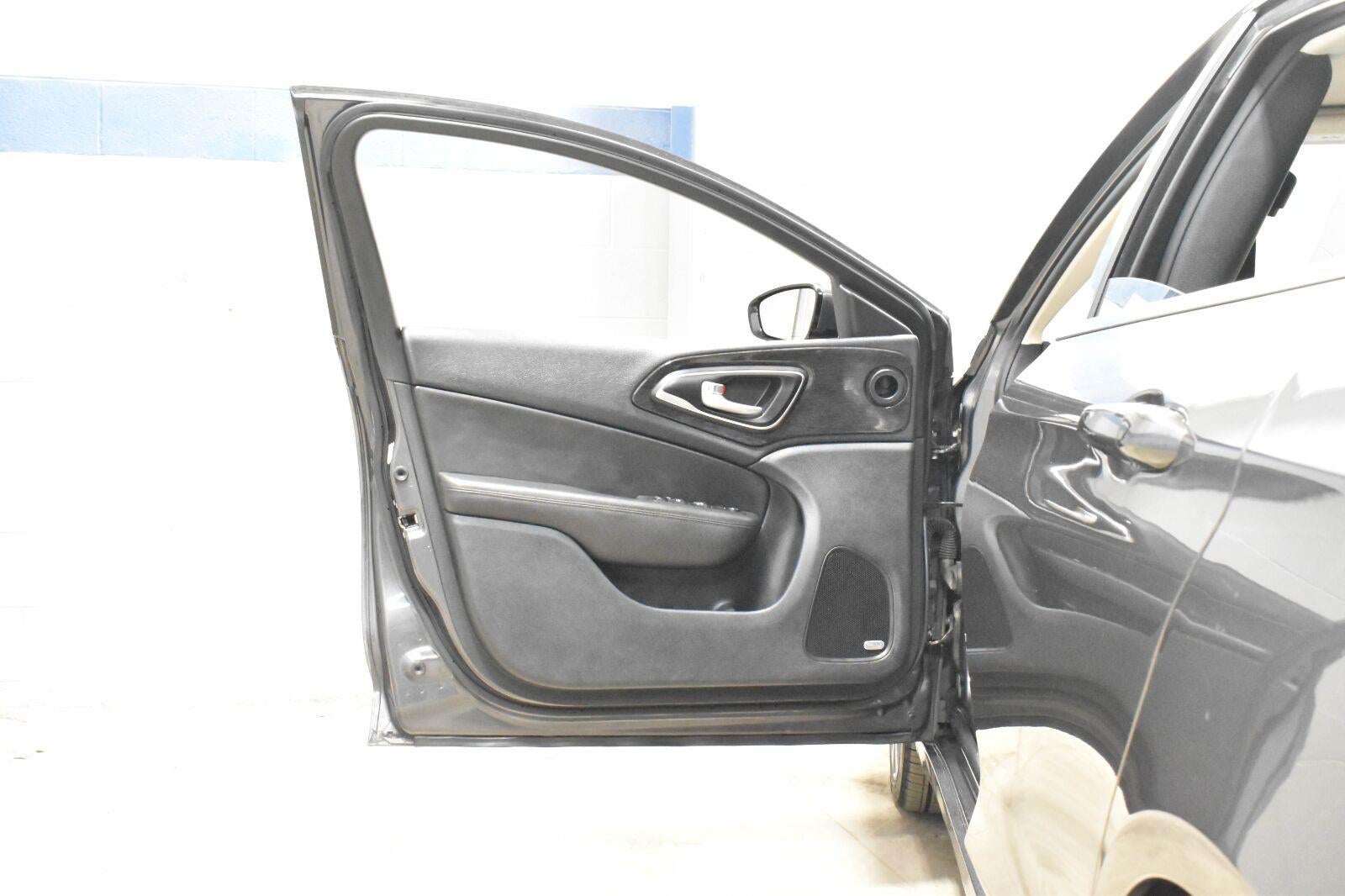 2016 Chrysler 200 C Platinum
