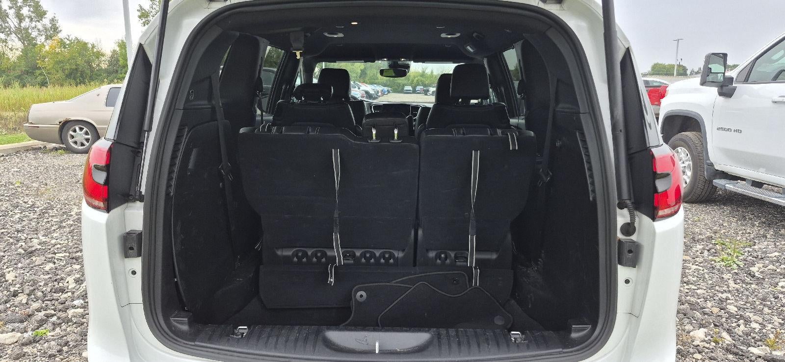 2025 Chrysler Pacifica Select
