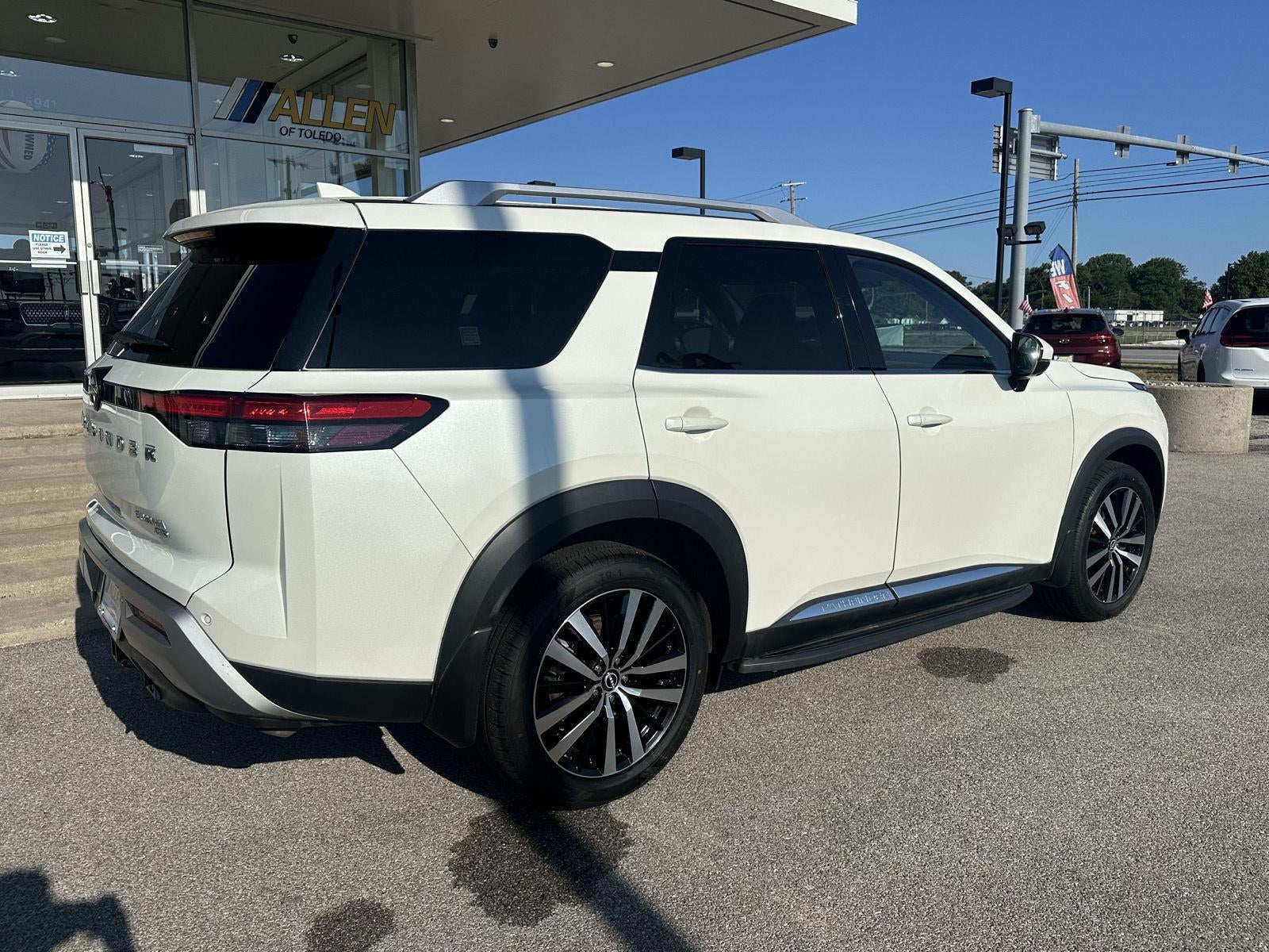 2023 Nissan Pathfinder Platinum 4WD
