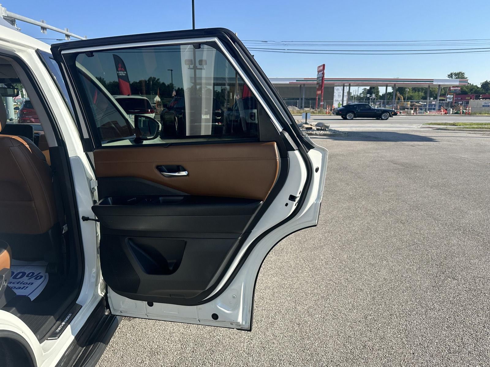 2023 Nissan Pathfinder Platinum 4WD