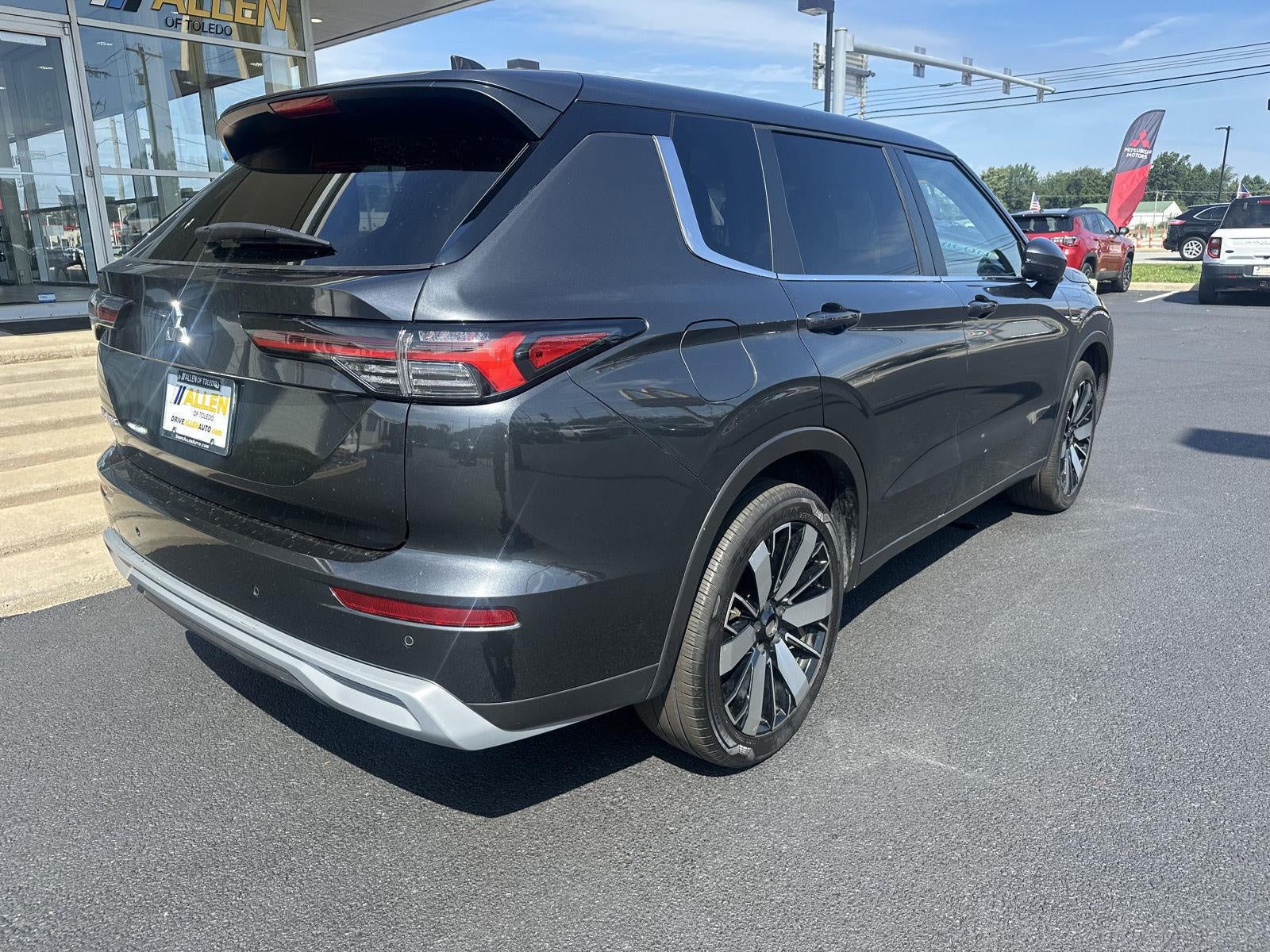 2025 Mitsubishi Outlander SE