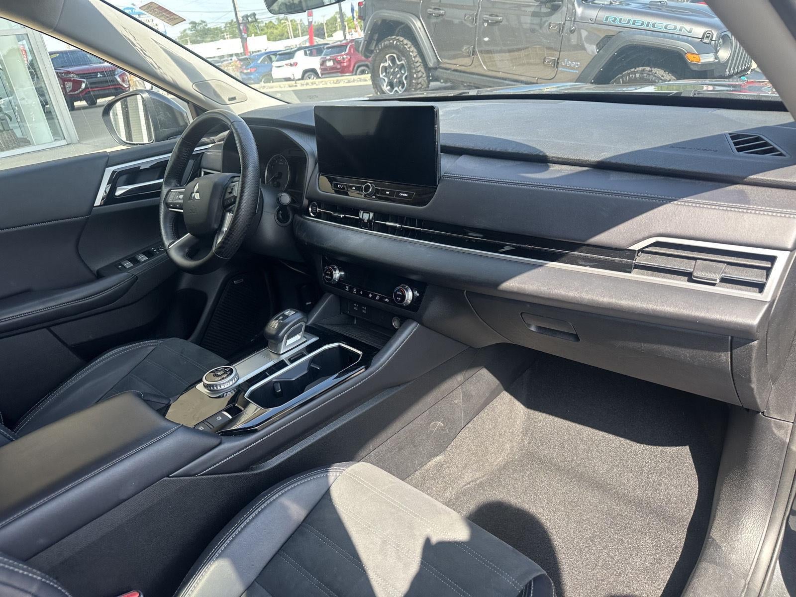 2025 Mitsubishi Outlander SE