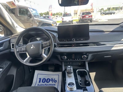 2025 Mitsubishi Outlander SE