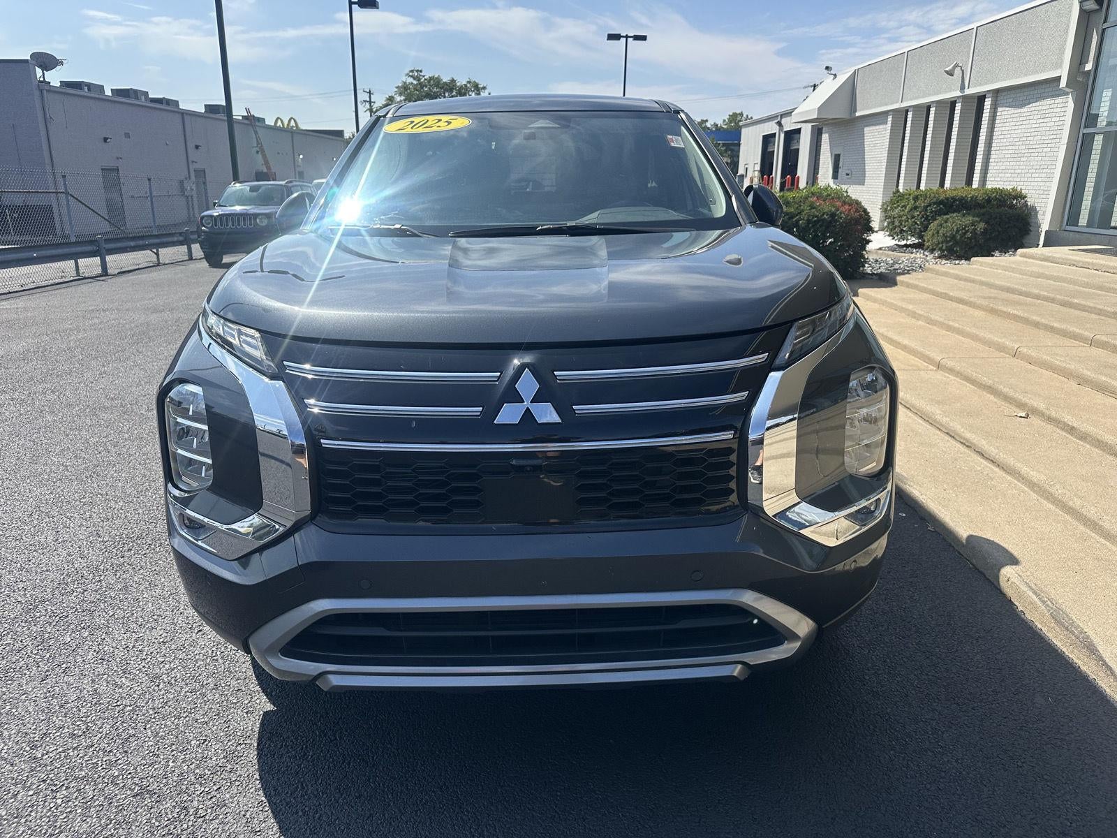 2025 Mitsubishi Outlander SE