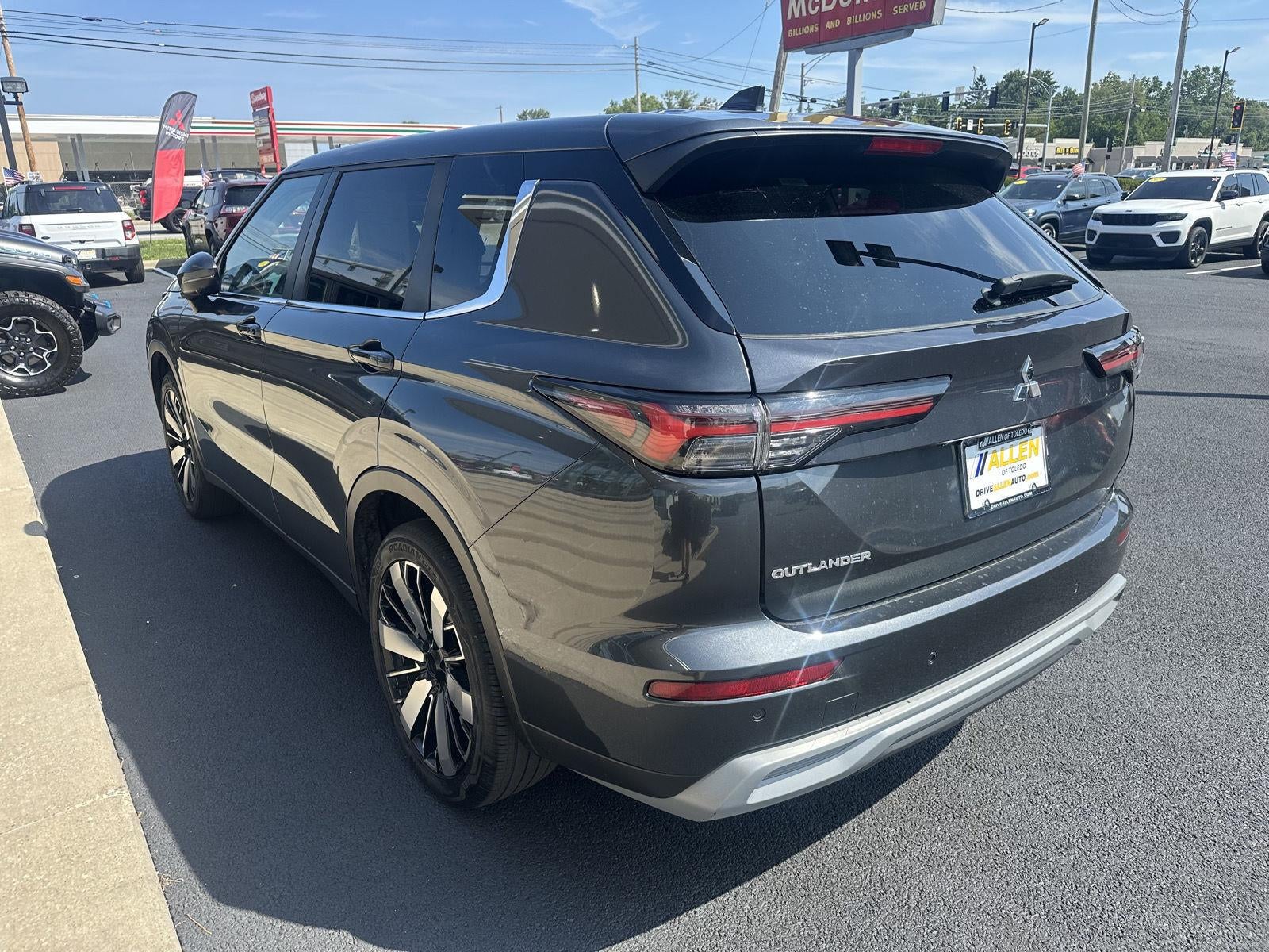 2025 Mitsubishi Outlander SE