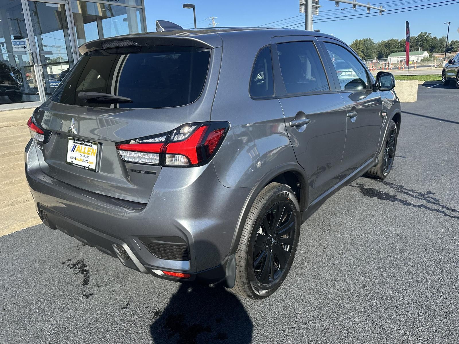 2027 Mitsubishi Outlander Sport LE