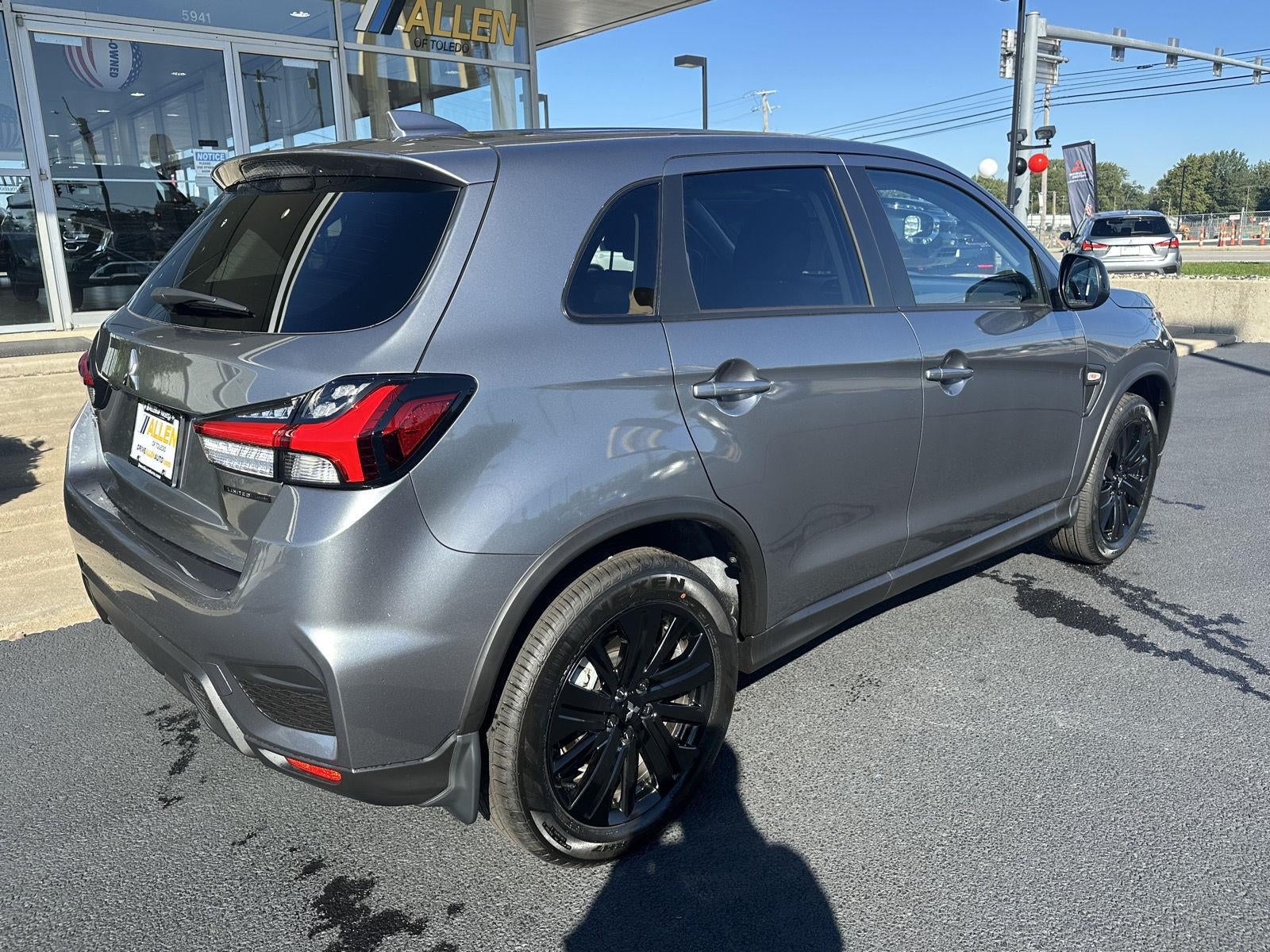 2027 Mitsubishi Outlander Sport LE