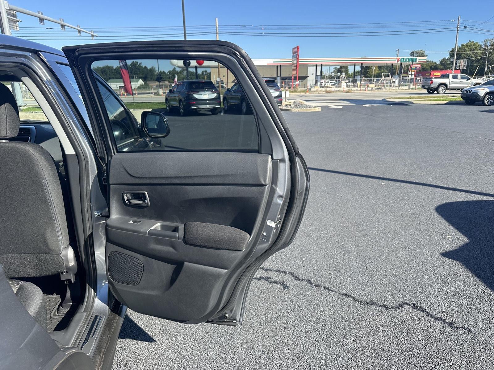 2027 Mitsubishi Outlander Sport LE