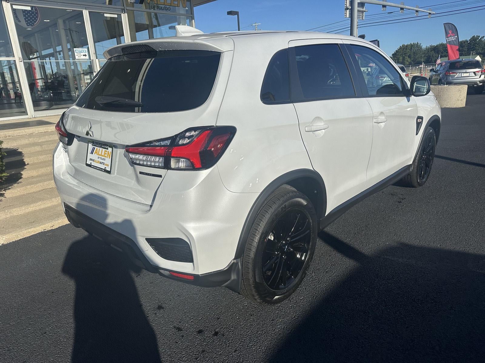 2027 Mitsubishi Outlander Sport LE