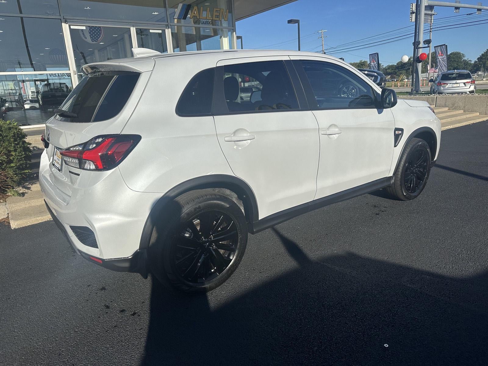 2027 Mitsubishi Outlander Sport LE