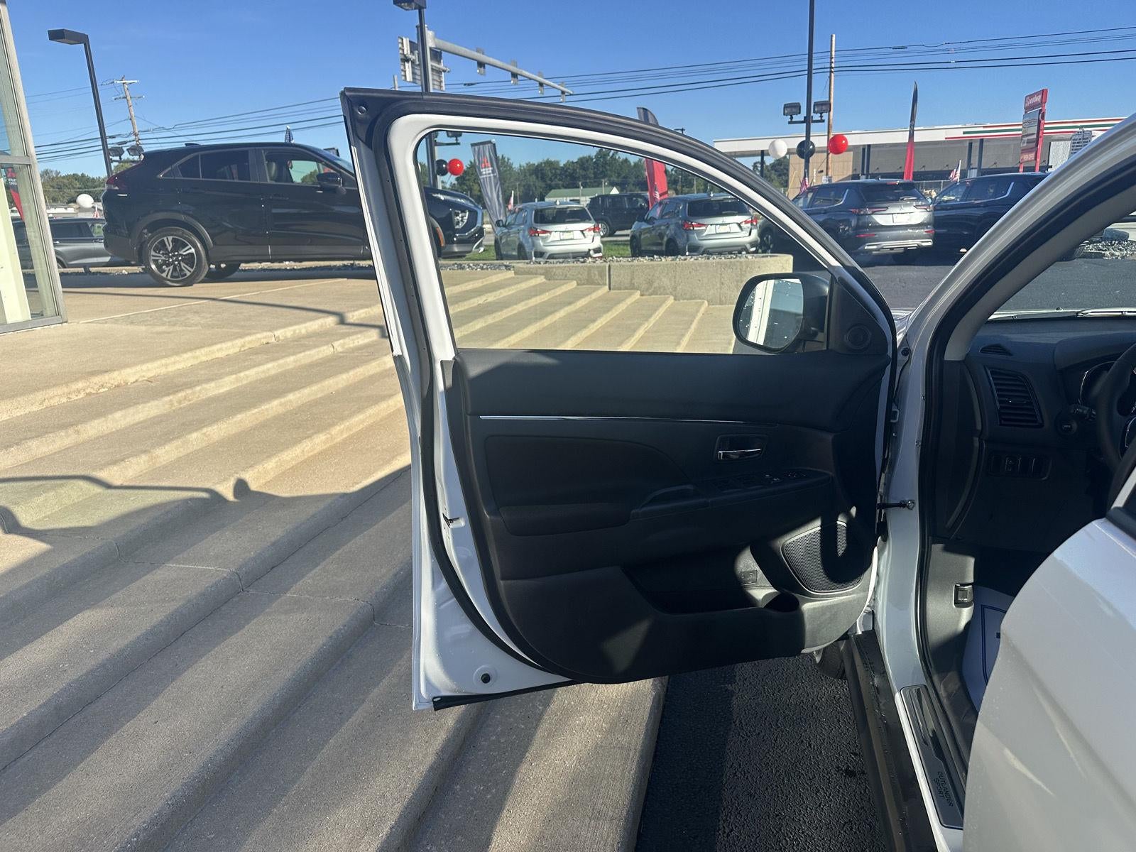 2027 Mitsubishi Outlander Sport LE