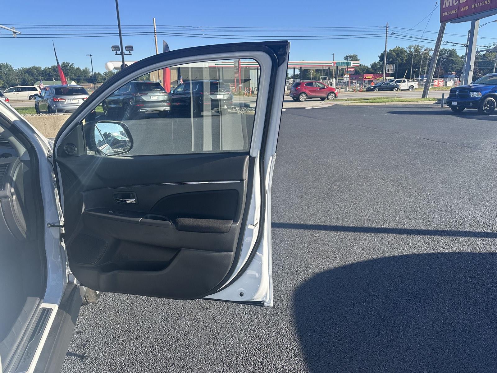 2027 Mitsubishi Outlander Sport LE