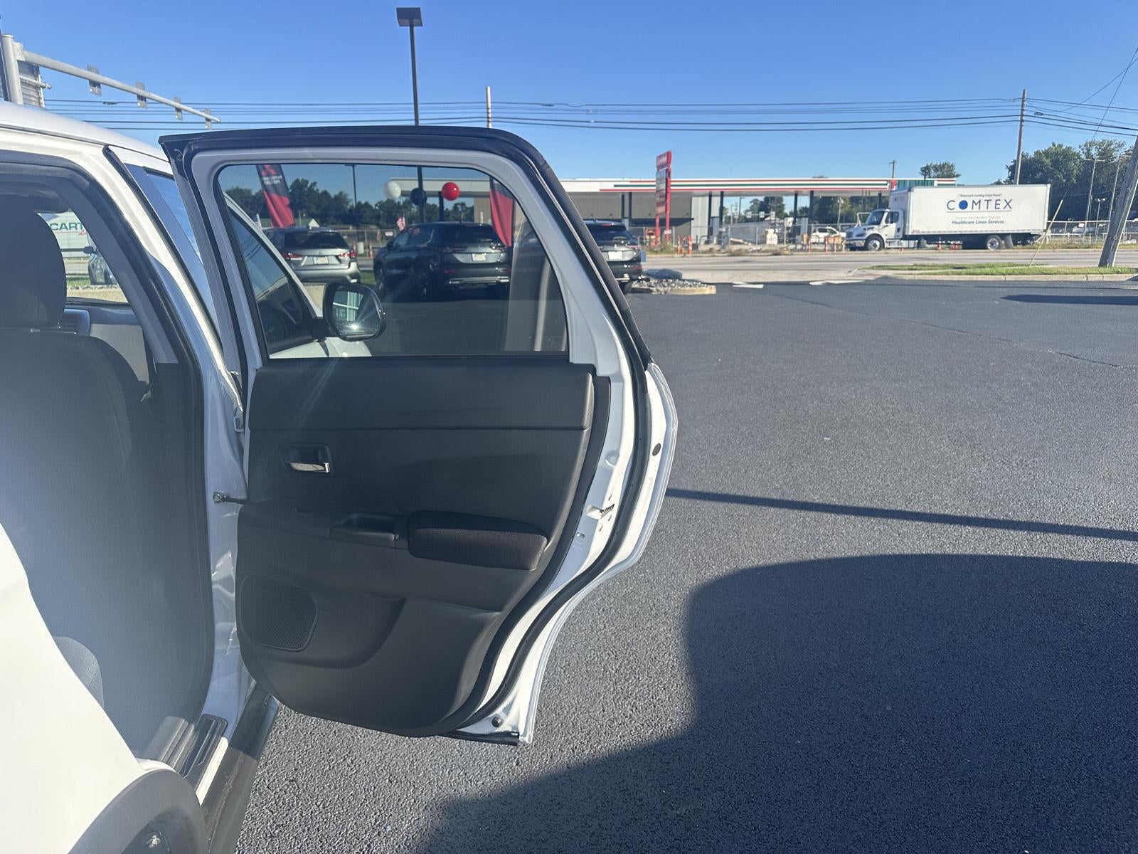 2027 Mitsubishi Outlander Sport LE