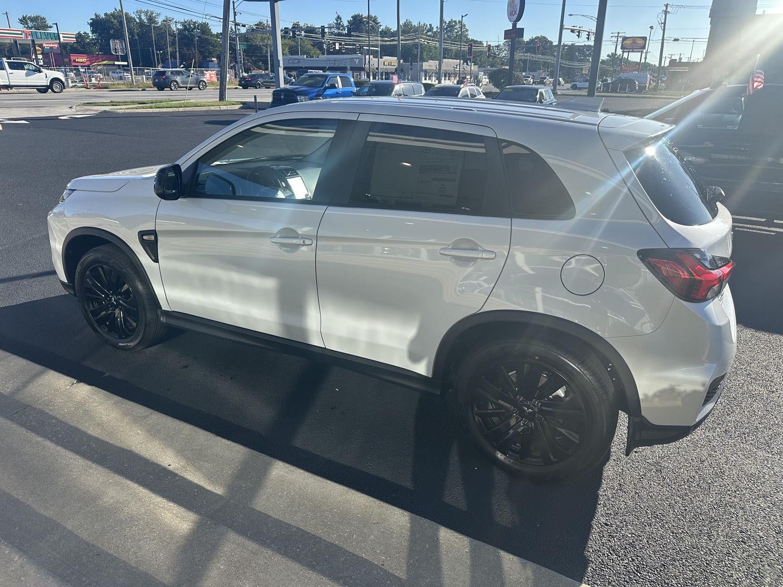 2027 Mitsubishi Outlander Sport LE