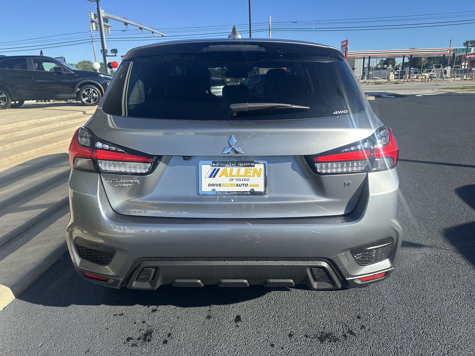 2027 Mitsubishi Outlander Sport SE
