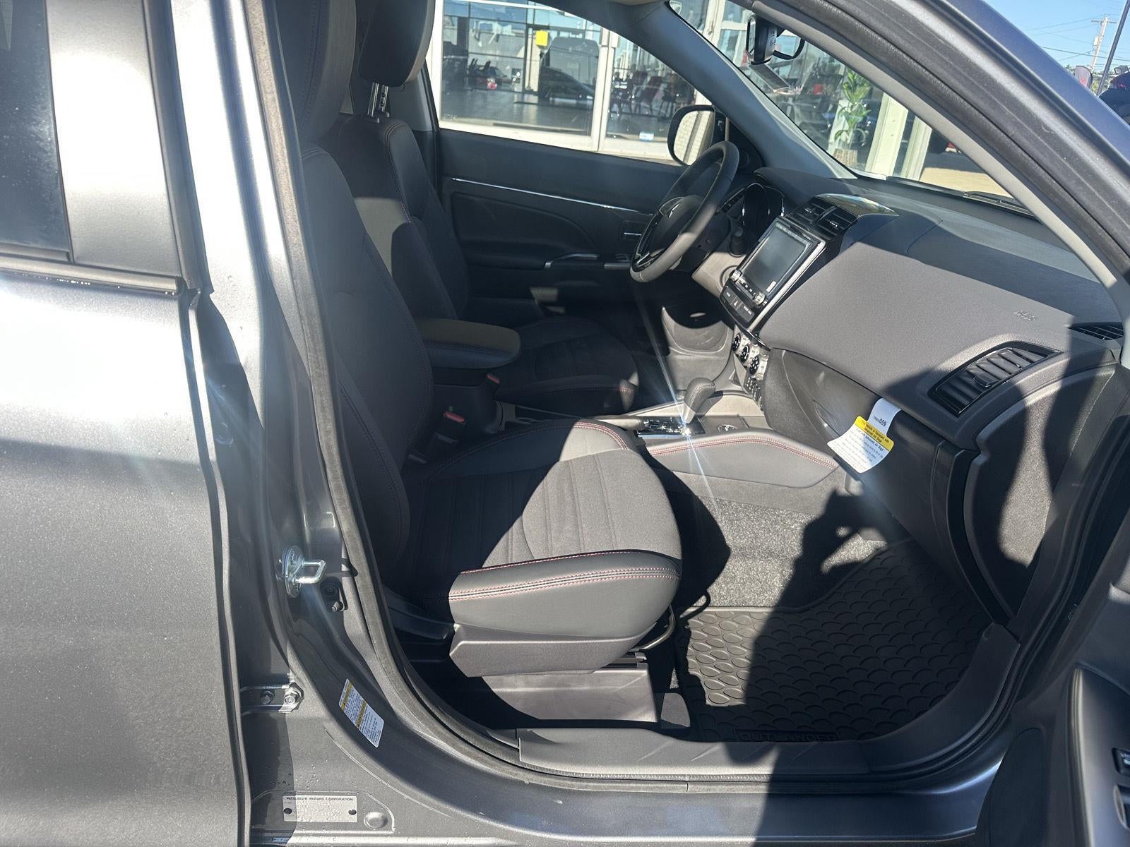 2027 Mitsubishi Outlander Sport SE