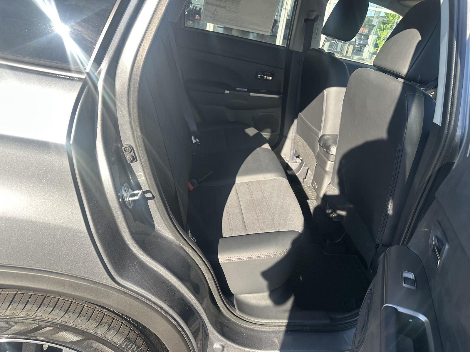 2027 Mitsubishi Outlander Sport SE