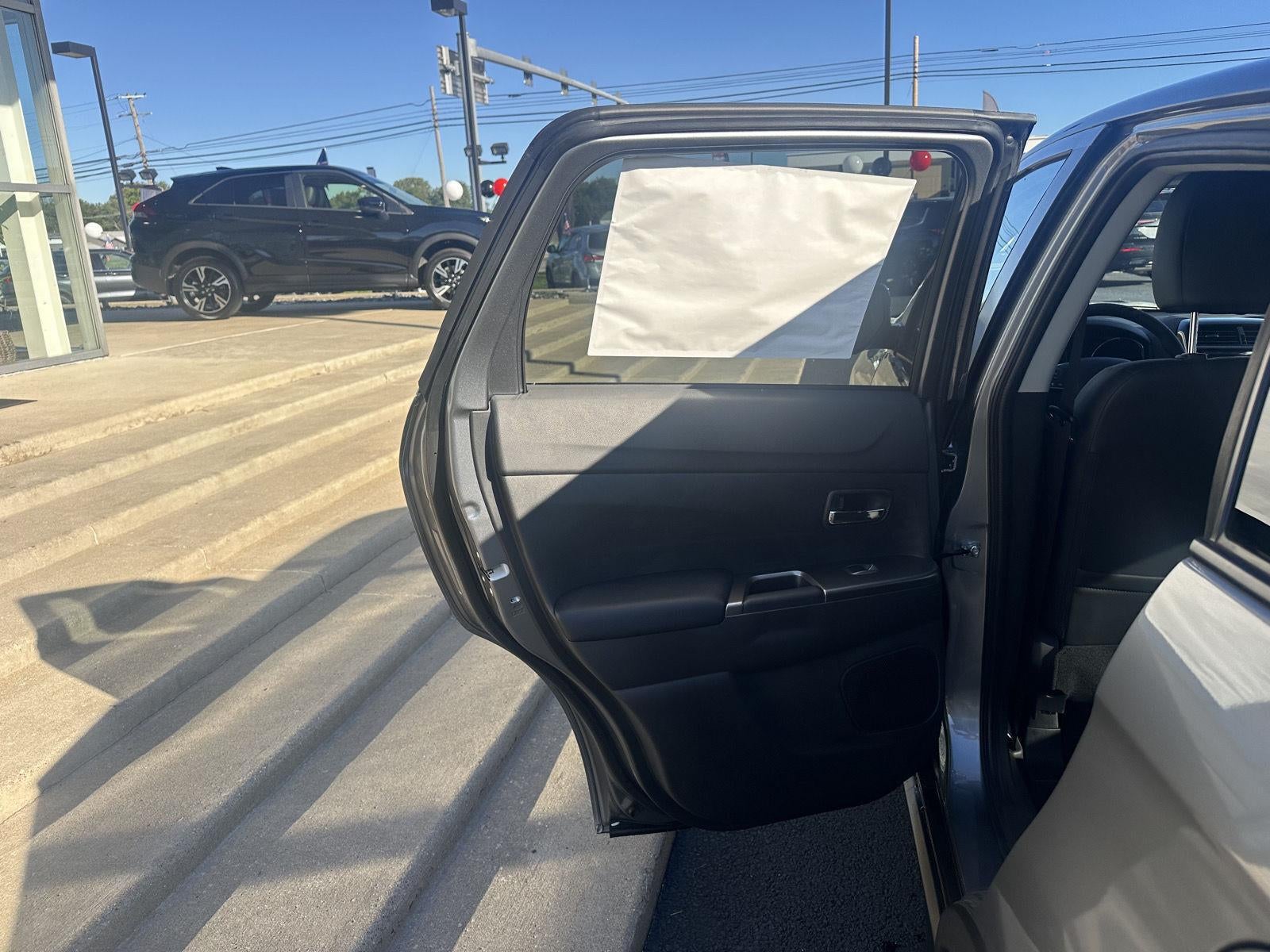 2027 Mitsubishi Outlander Sport SE