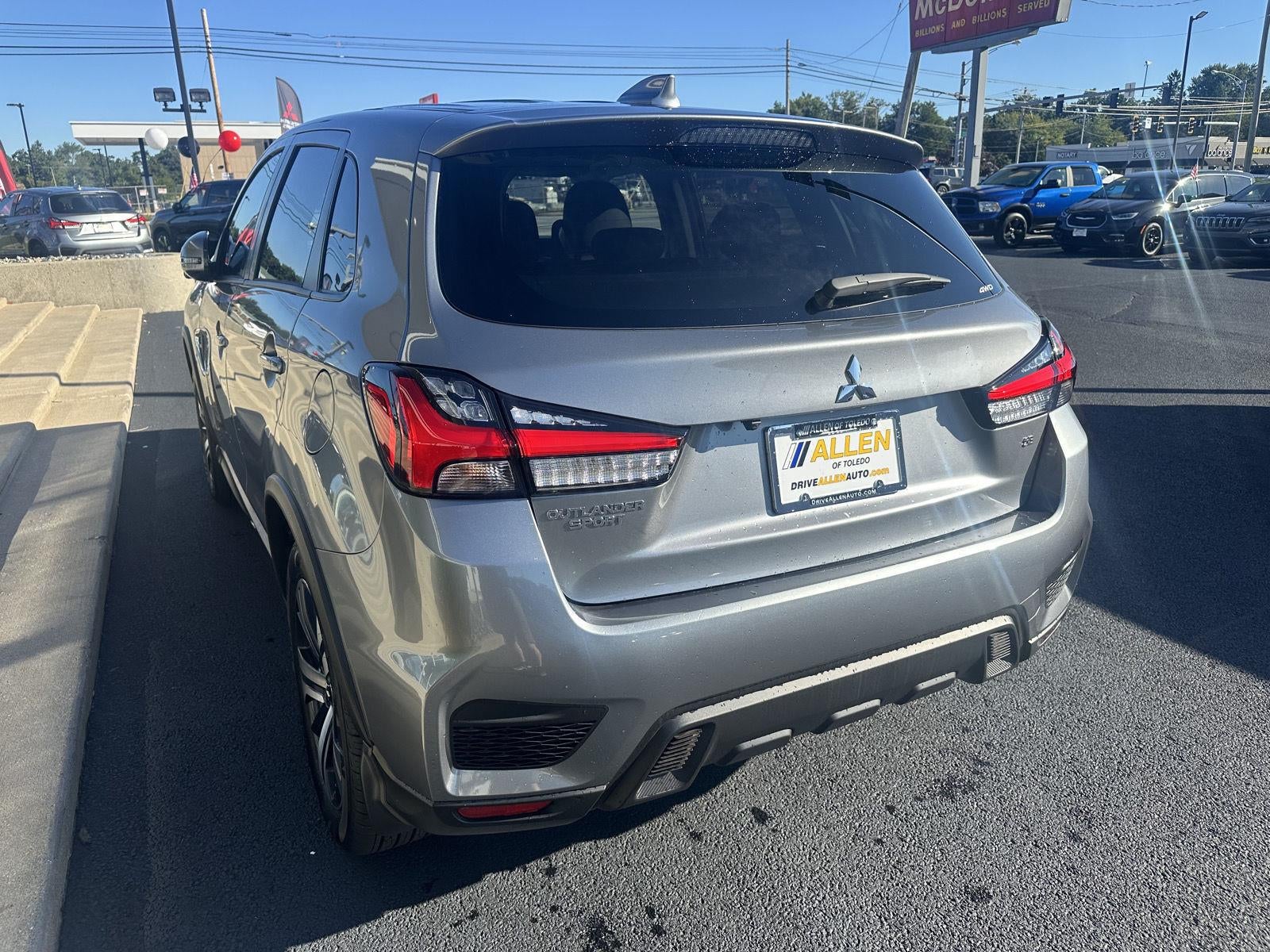 2027 Mitsubishi Outlander Sport SE