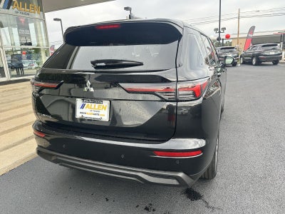 2026 Mitsubishi Outlander ES