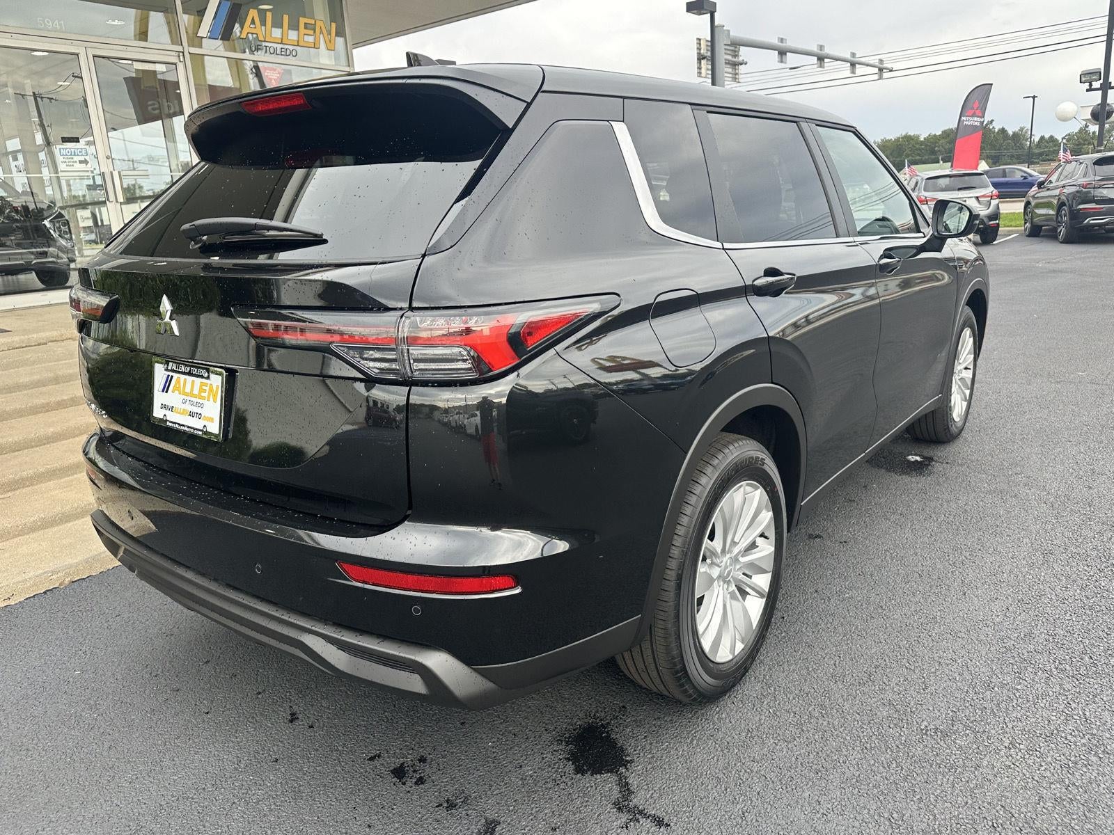 2026 Mitsubishi Outlander ES