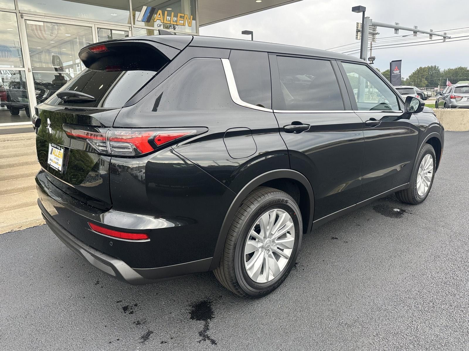 2026 Mitsubishi Outlander ES