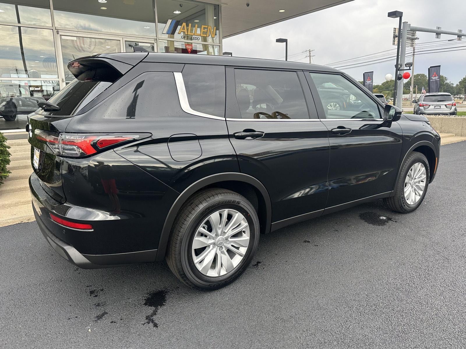 2026 Mitsubishi Outlander ES