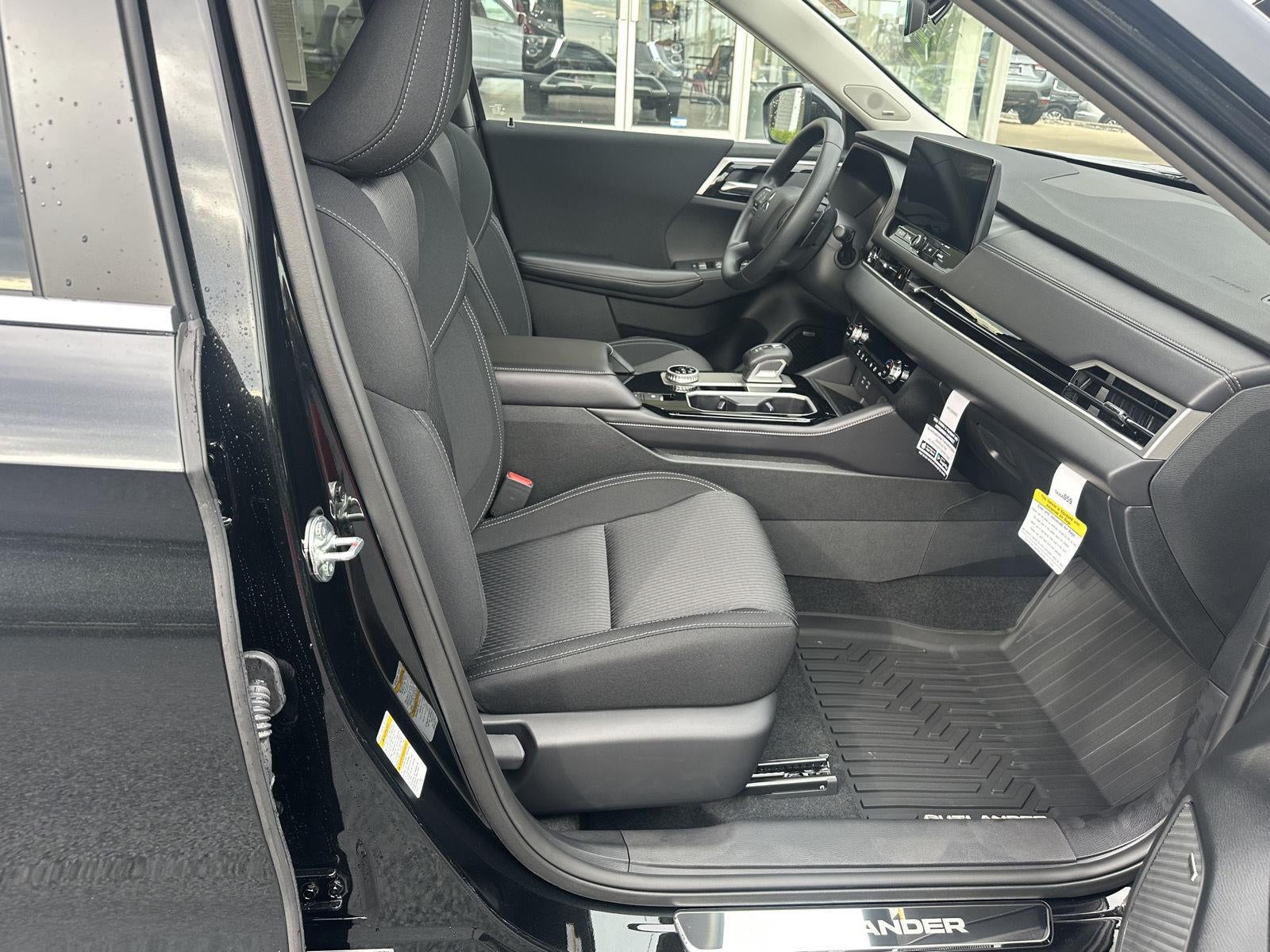 2026 Mitsubishi Outlander ES