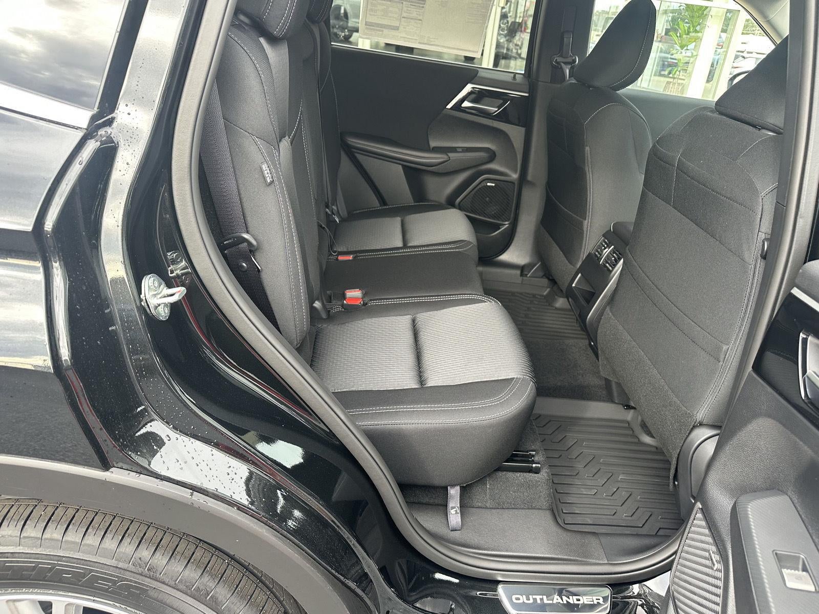 2026 Mitsubishi Outlander ES