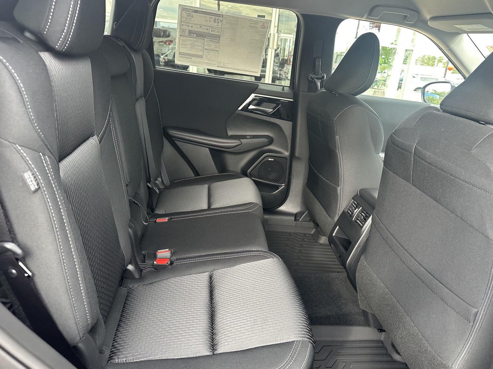 2026 Mitsubishi Outlander ES