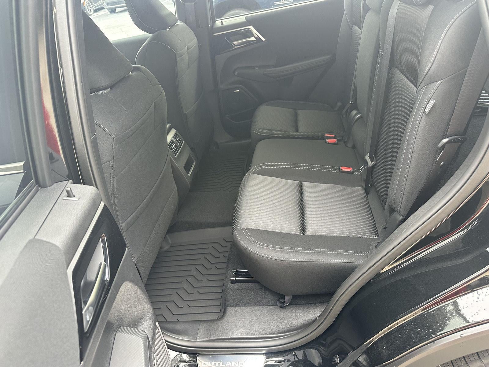 2026 Mitsubishi Outlander ES
