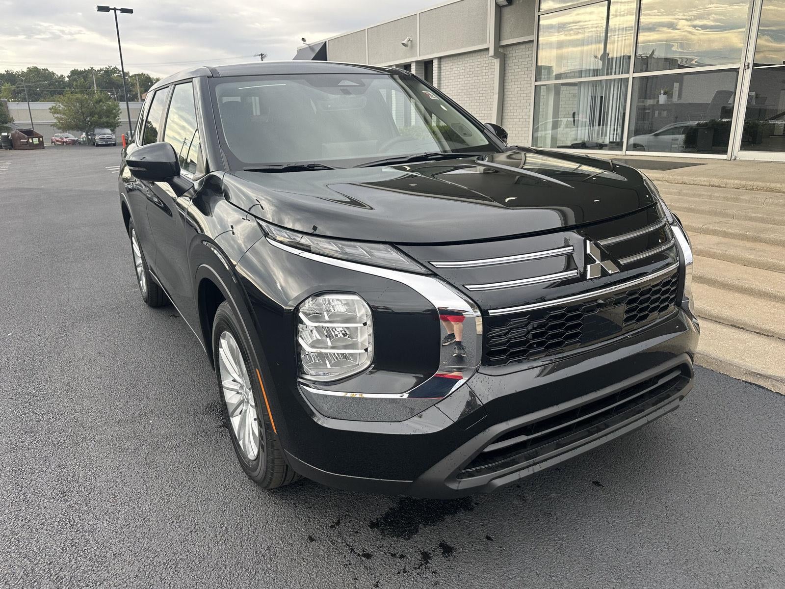 2026 Mitsubishi Outlander ES