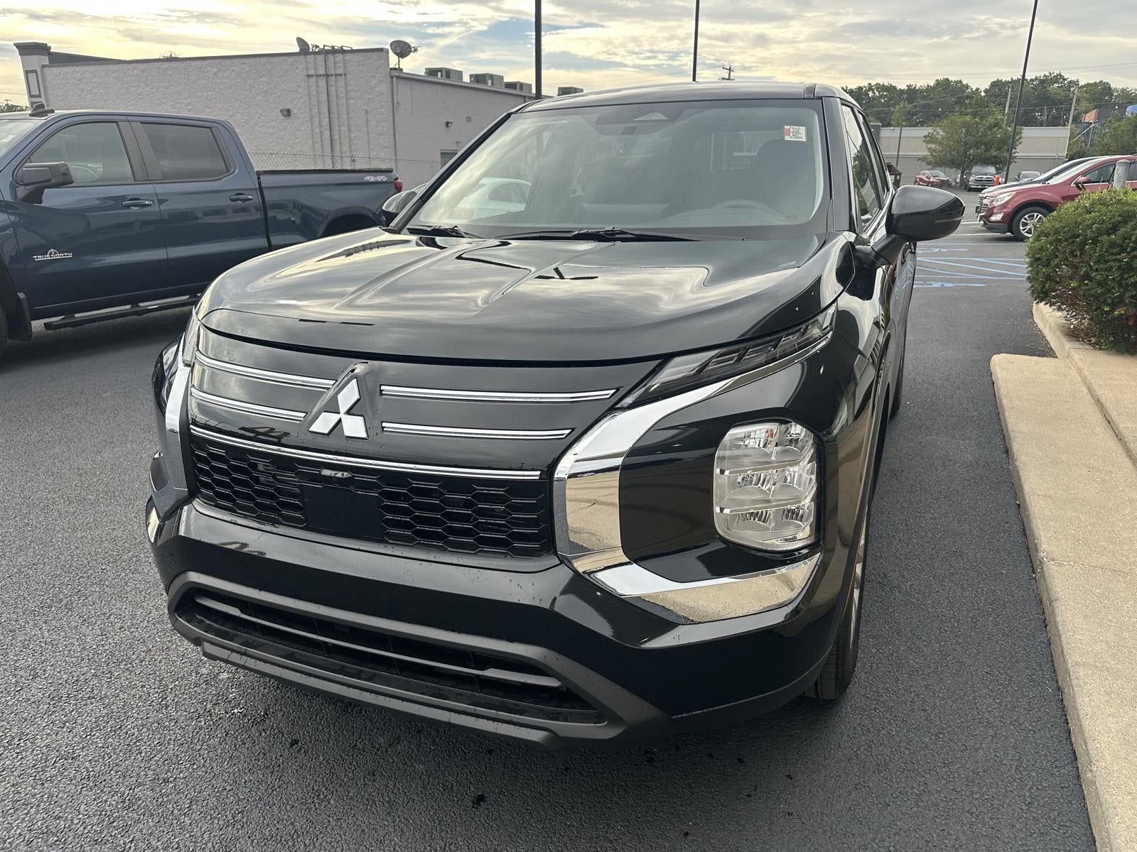 2026 Mitsubishi Outlander ES