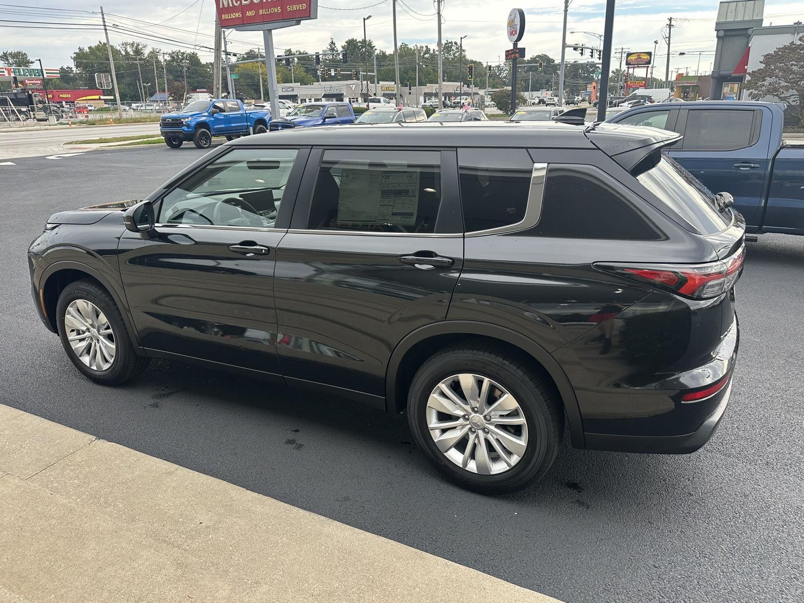2026 Mitsubishi Outlander ES