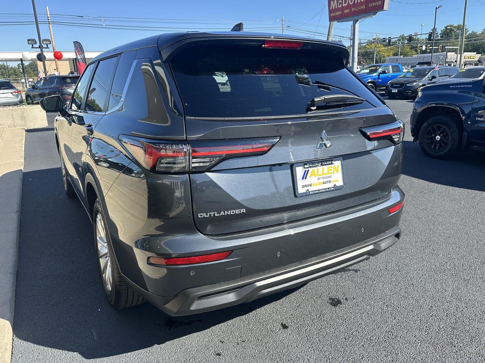 2026 Mitsubishi Outlander ES