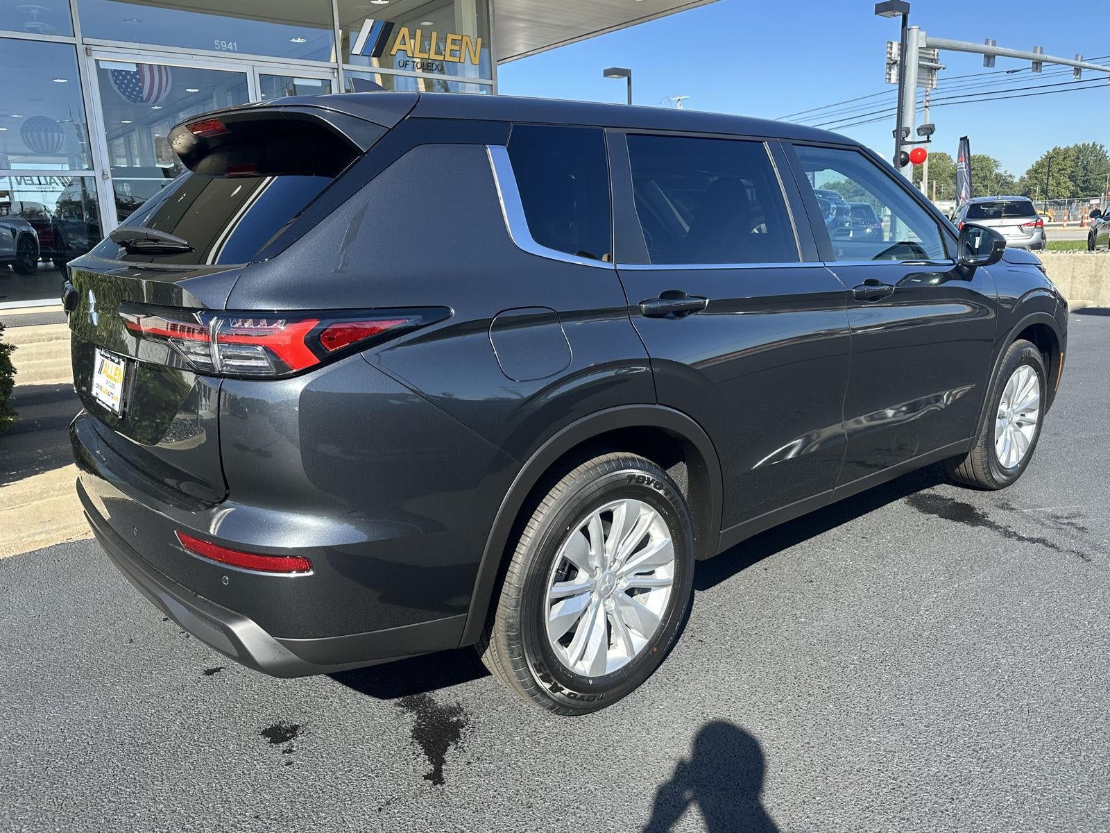 2026 Mitsubishi Outlander ES