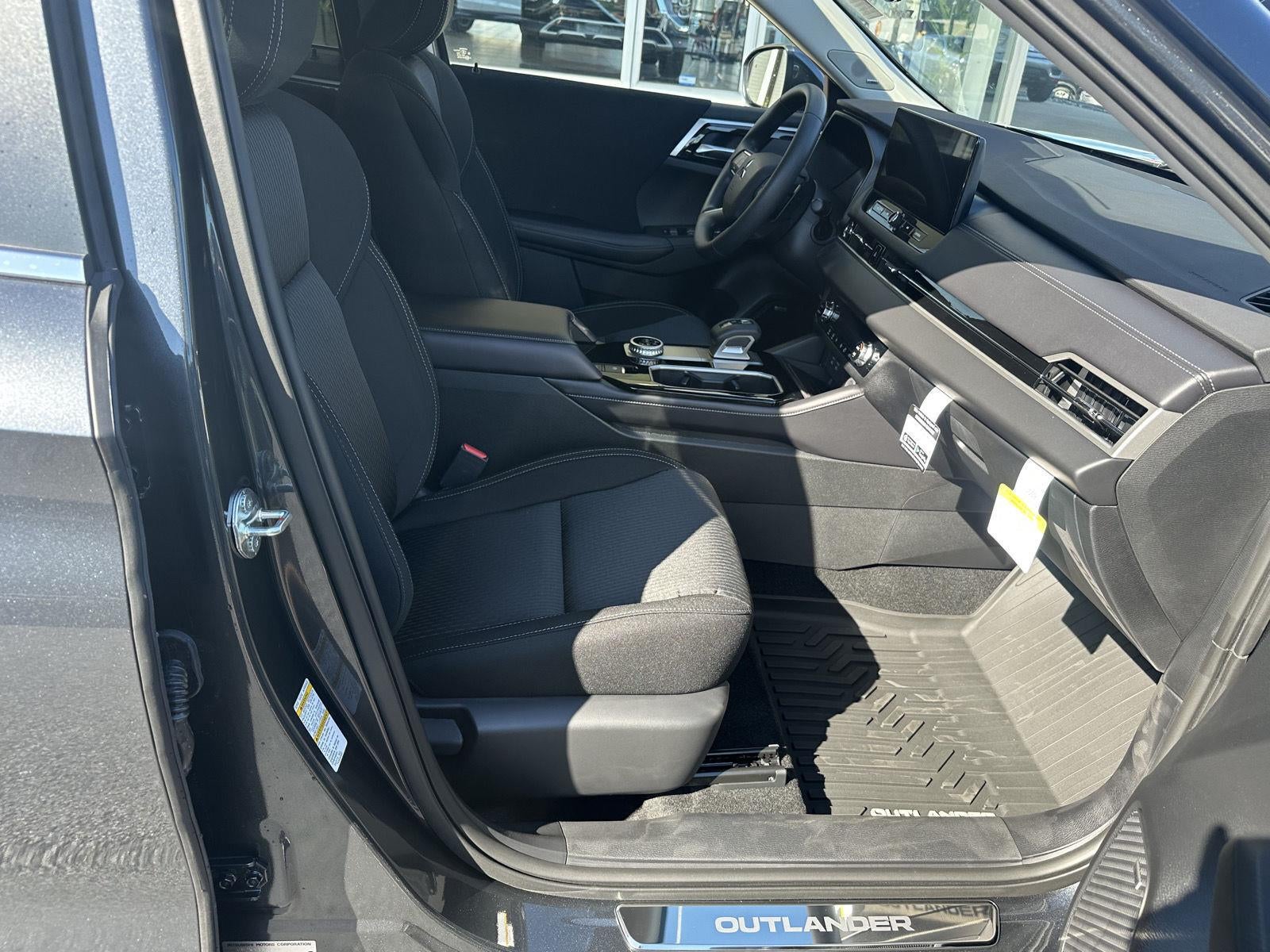 2026 Mitsubishi Outlander ES