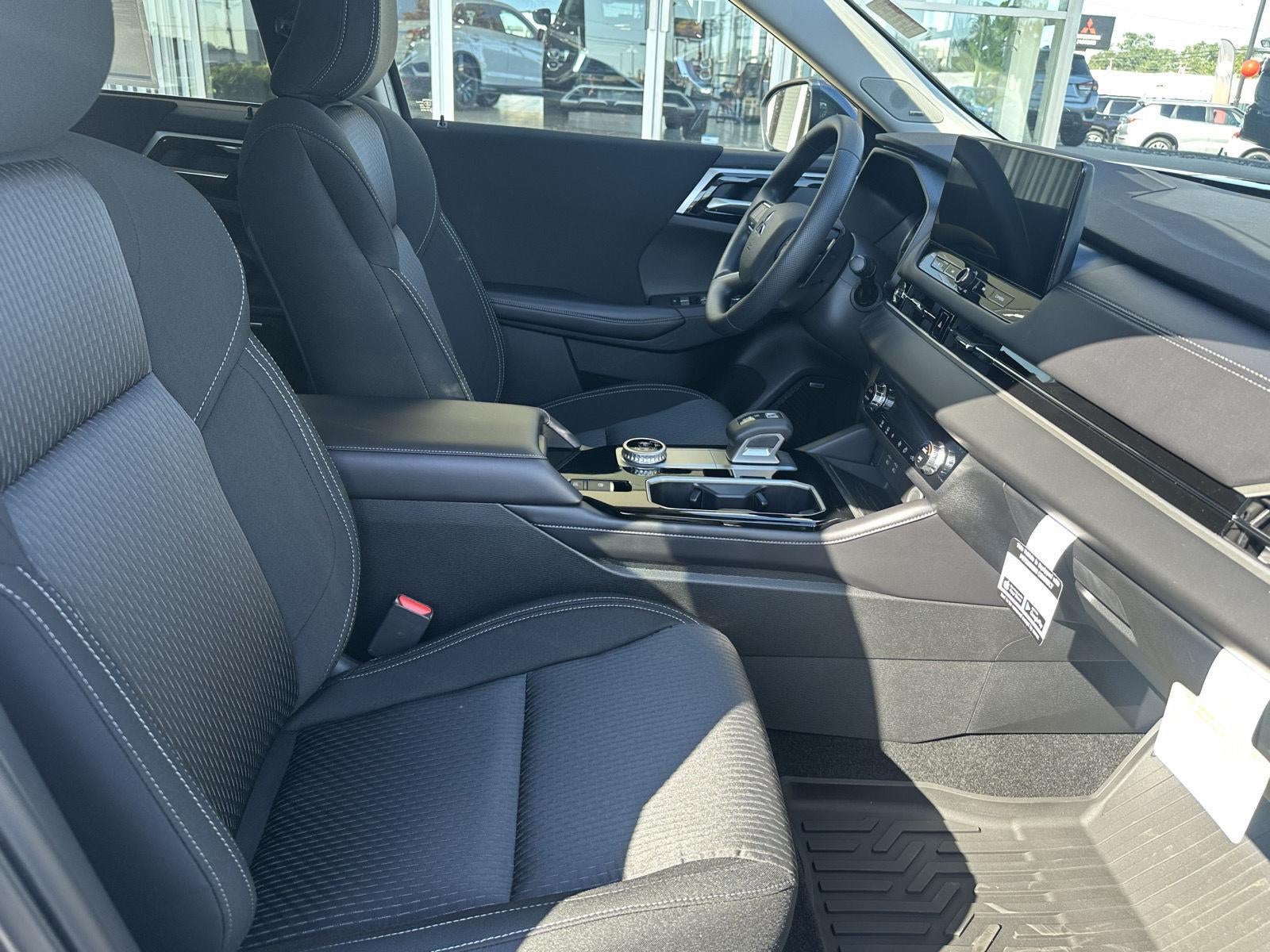 2026 Mitsubishi Outlander ES