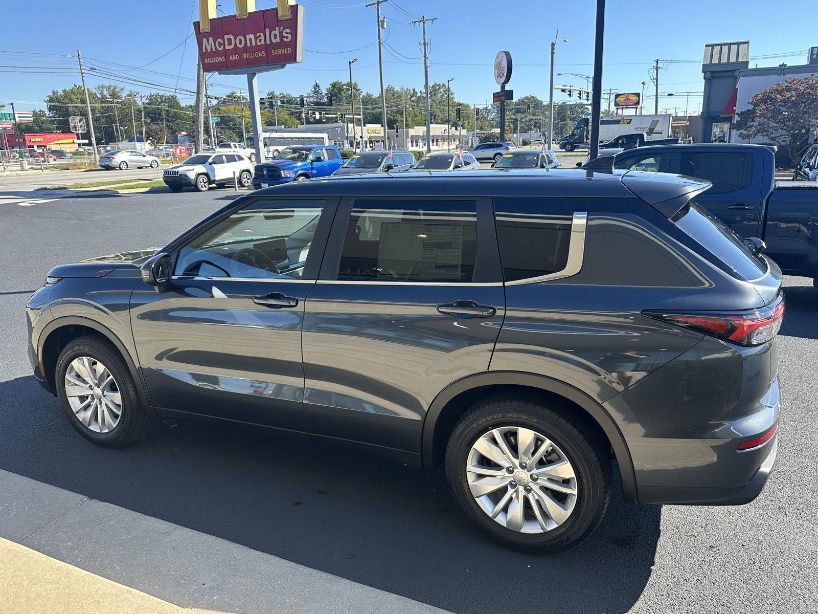 2026 Mitsubishi Outlander ES