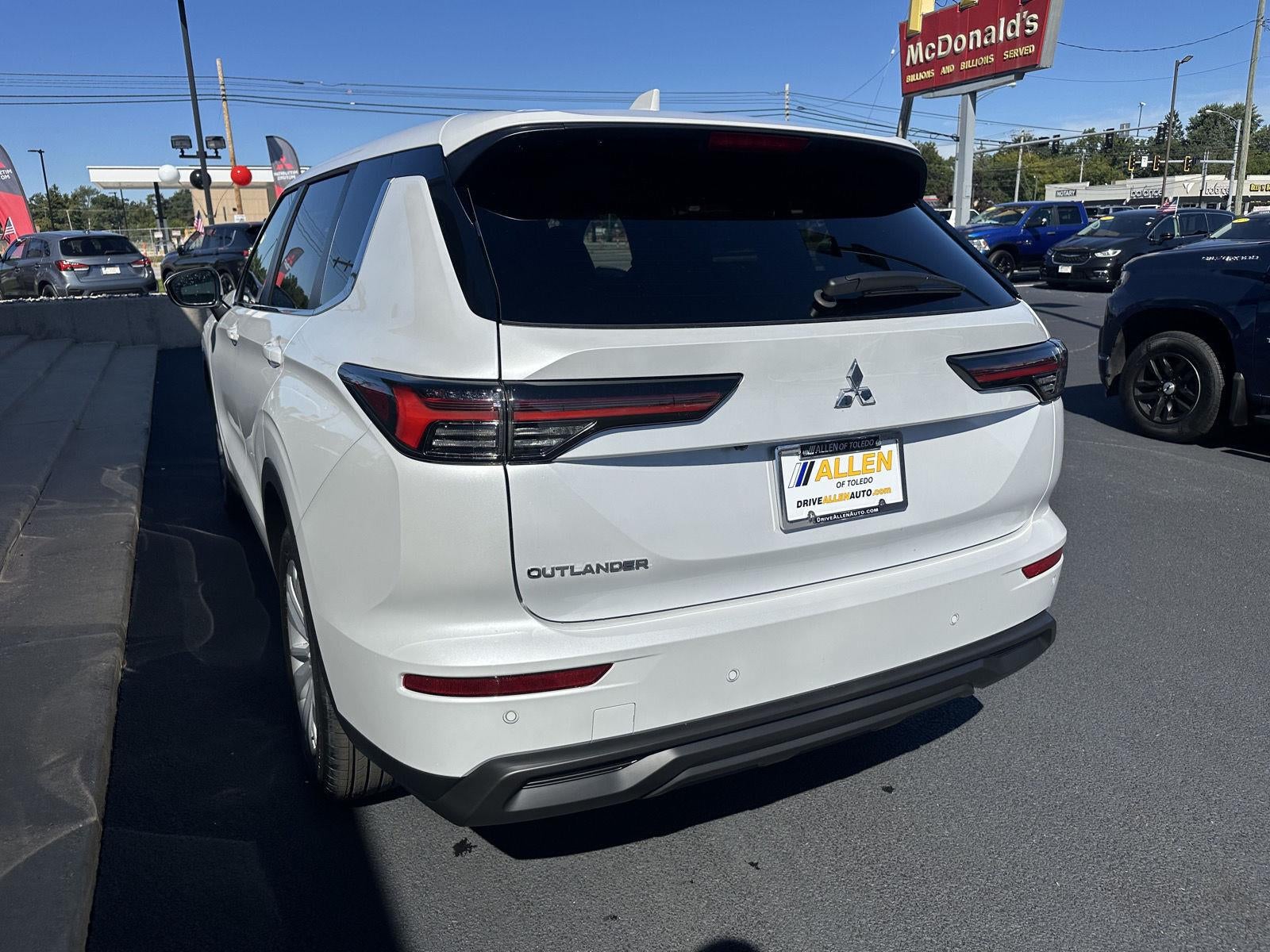 2026 Mitsubishi Outlander ES