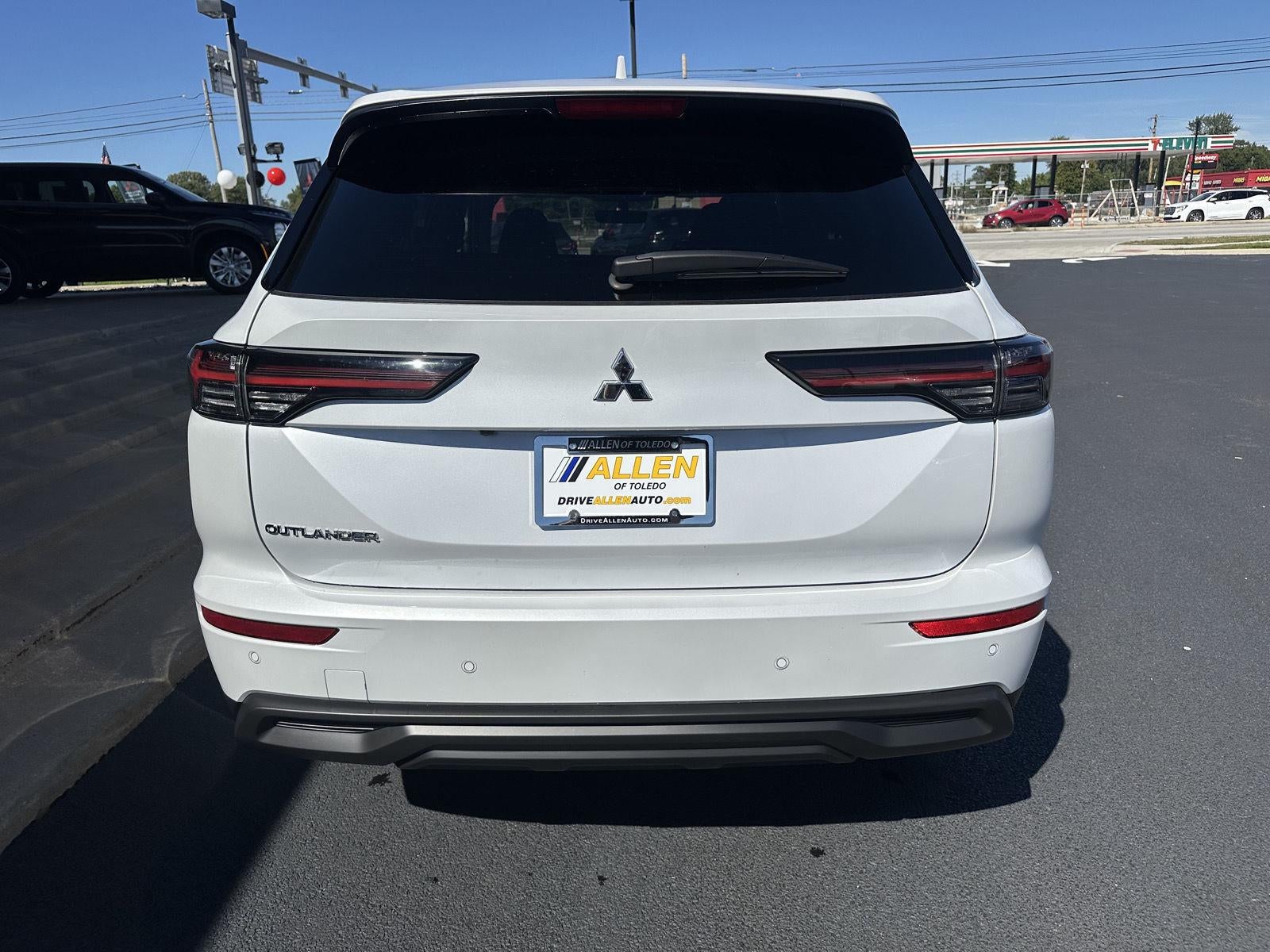 2026 Mitsubishi Outlander ES
