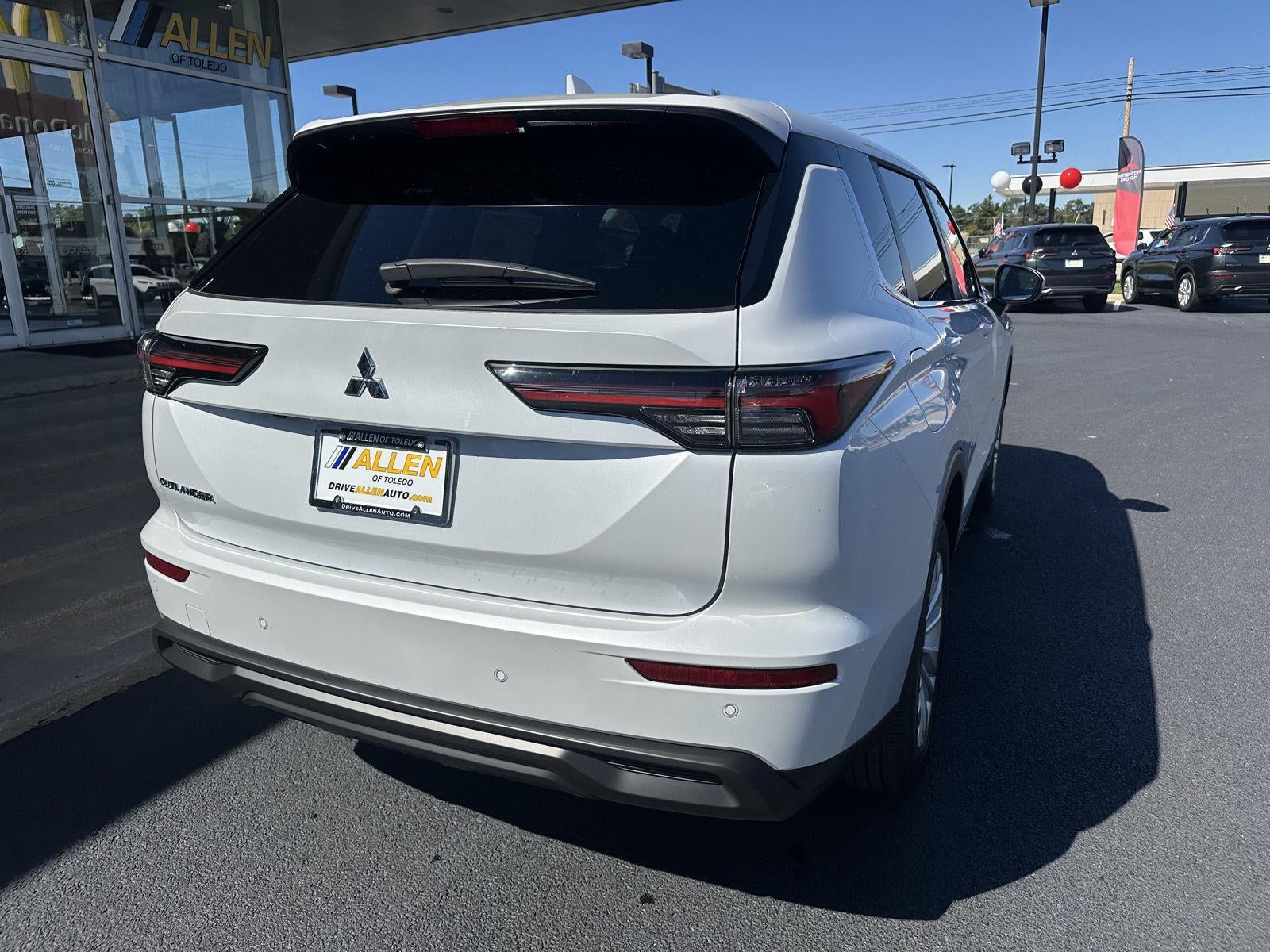 2026 Mitsubishi Outlander ES