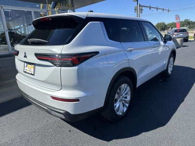 2026 Mitsubishi Outlander ES