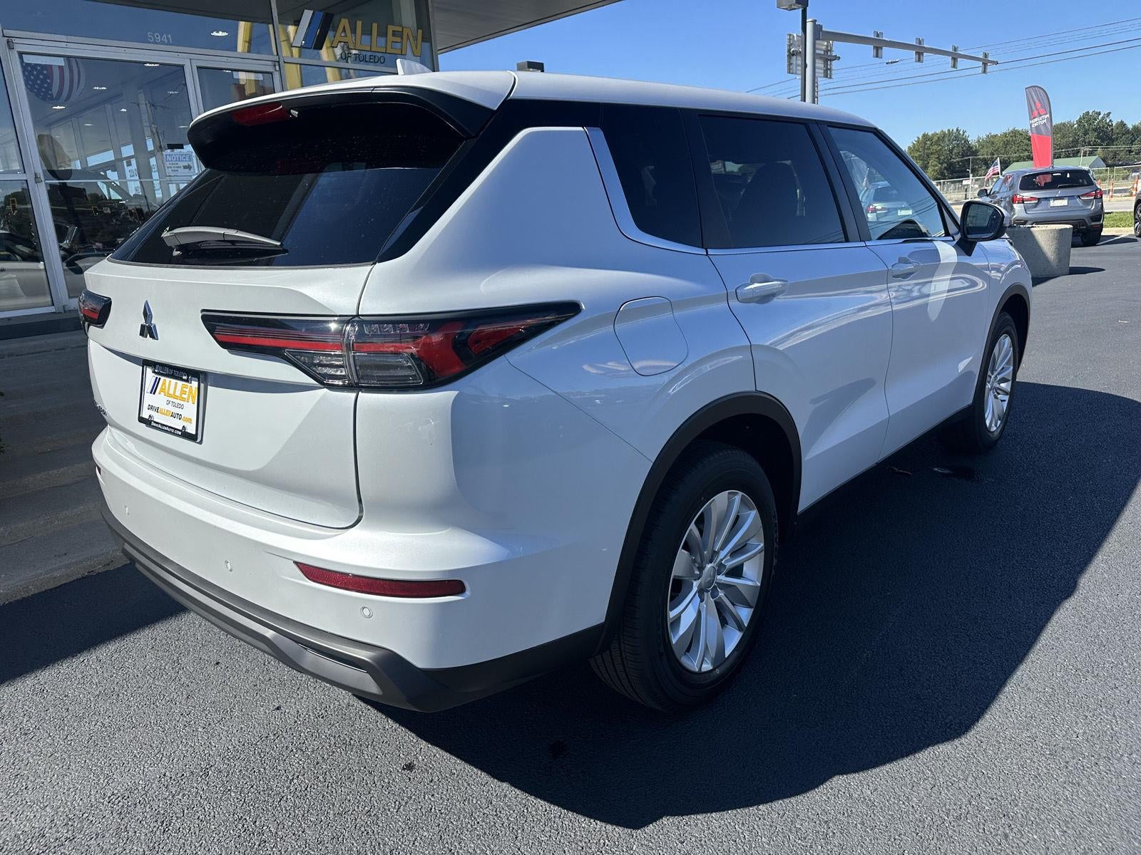 2026 Mitsubishi Outlander ES