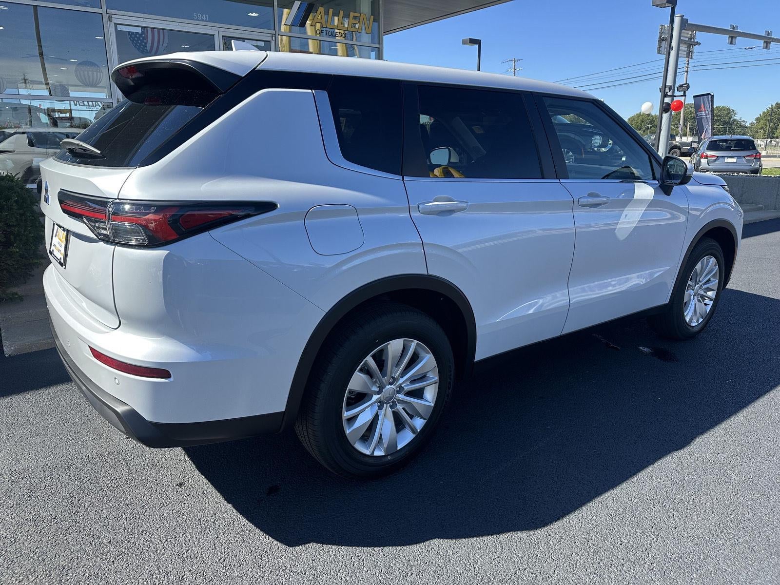 2026 Mitsubishi Outlander ES