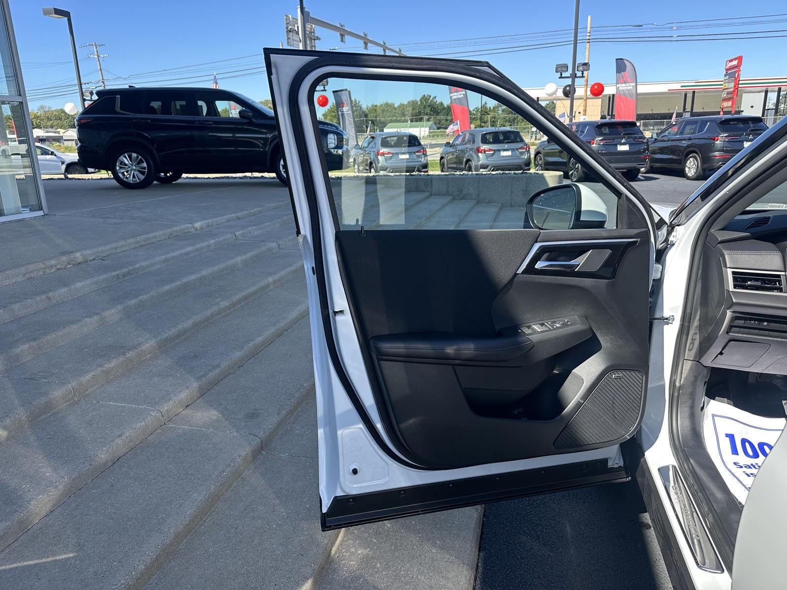 2026 Mitsubishi Outlander ES