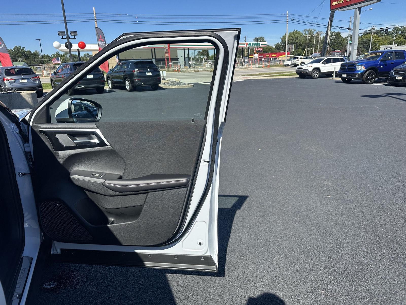 2026 Mitsubishi Outlander ES