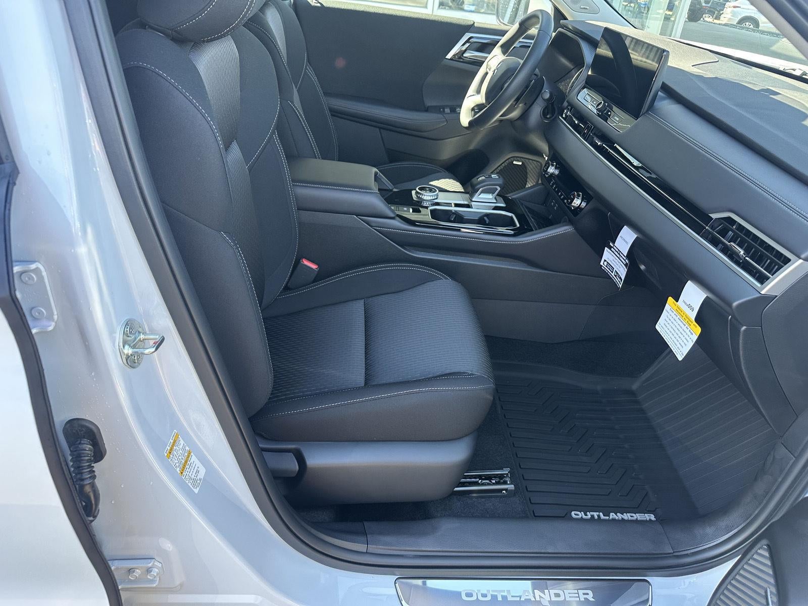 2026 Mitsubishi Outlander ES
