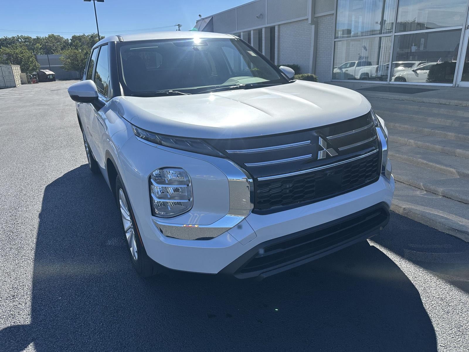 2026 Mitsubishi Outlander ES
