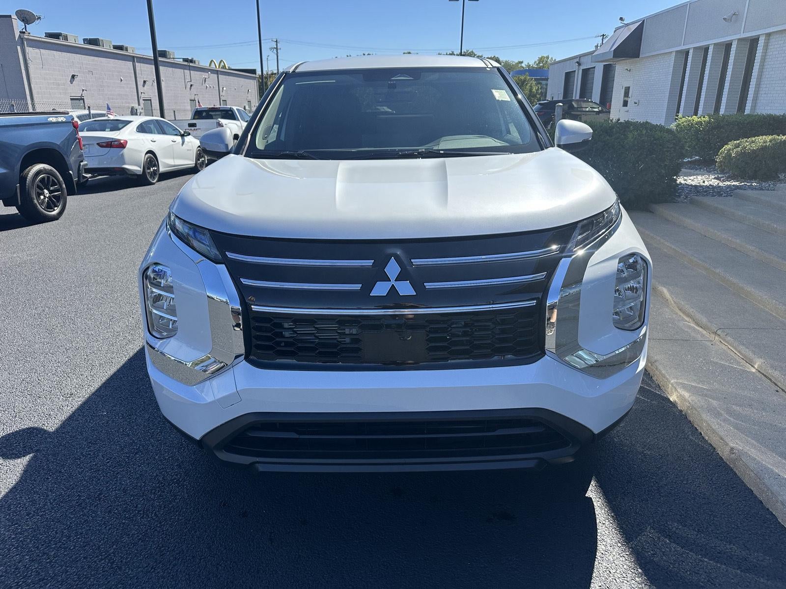 2026 Mitsubishi Outlander ES